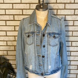 Forever 21 / Denim Jacket., measure shoulder to hem 22”    Size XL